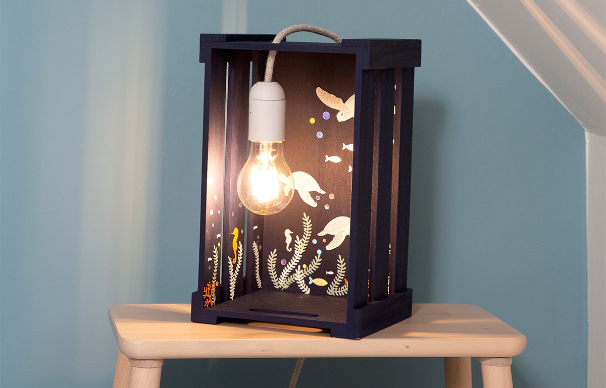 Fabriquer une lampe de chevet avec une boite en bois