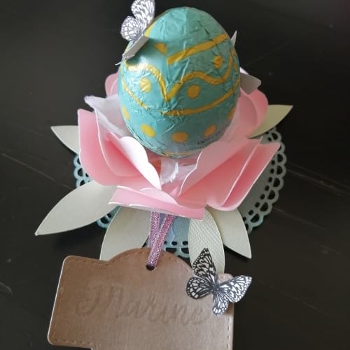 Réaliser un marque-place en forme de rose avec des dies ARtemio, des papiers Bazzil et le FOil quille de We R memory Keepers