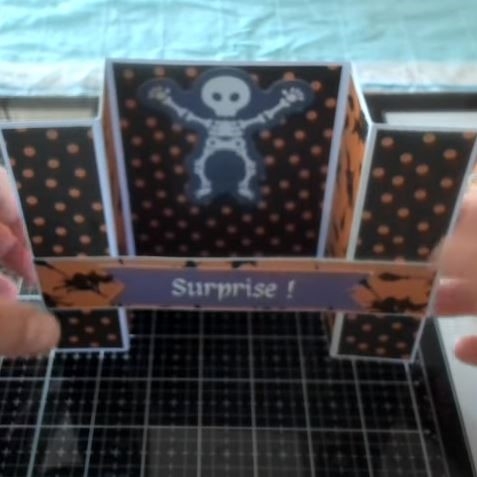 Carte pop up pour Halloween, diy facile pour créer avec les enfants