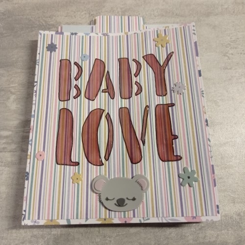 Décorez votre mini-album naissance à pochettes sur le thème du koala