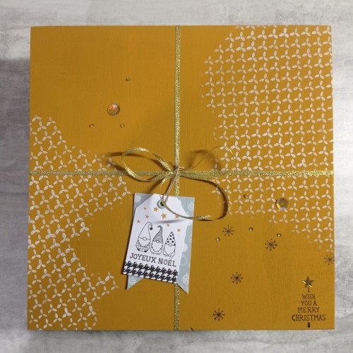 Projet home déco, peindre et décorer une boite en bois pour en faire une boite cadeau pour Noël