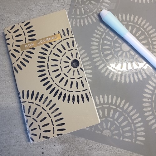 Personnaliser la couverture de votre carnet en simili cuir en utilisant du papier foil!