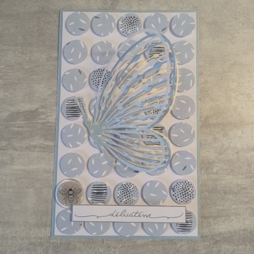 Carte tout en relief, ronds et papillons