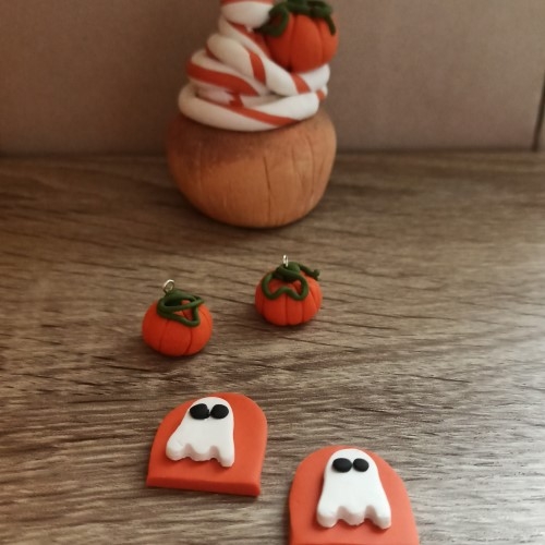 Projet home décoautomne et  Halloween, un fantôme, une citrouille et un cupcake en pâte polymère. Diy facile à faire!