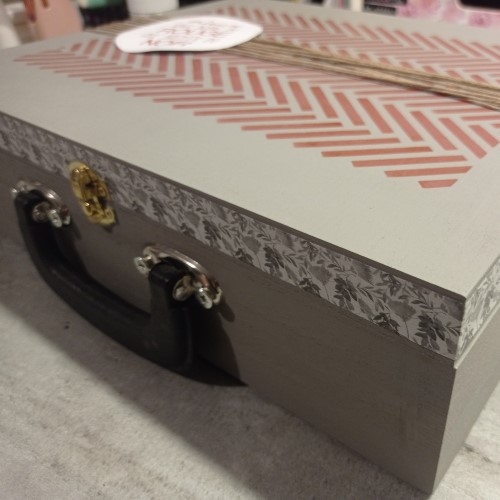 Valise en bois devenue une boite cadeau!