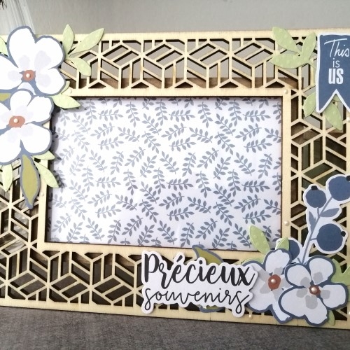 Iée cadeau, un cadre-photo décoré de die-cuts et de découpes feuillages.