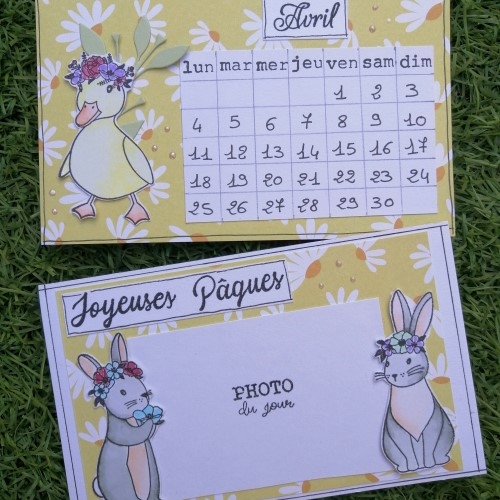 Décorez la page du mois d'avril pour votre calendrier cadre-photo
