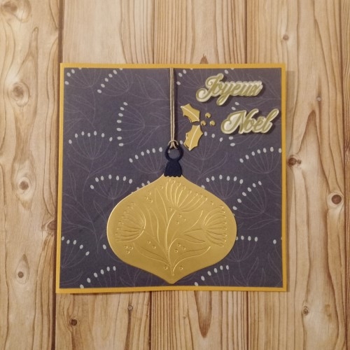 Carte boule de Noël dorée embossée