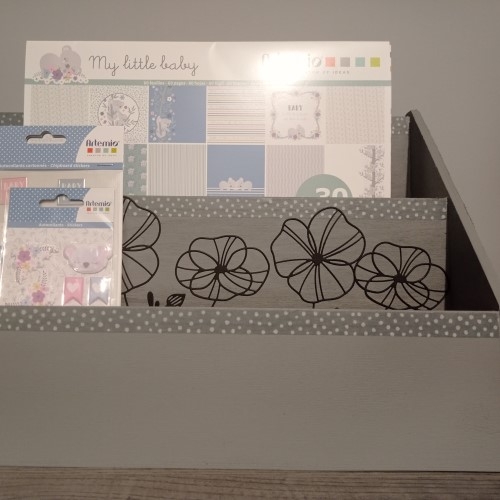 Un casier de rangement à 4 compratiments pour ranger votre scrap ou des livres d'enfants..