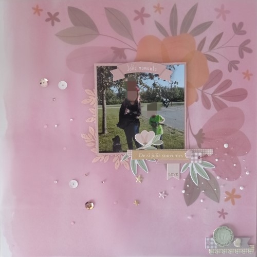 Une page scrap sur base d'un papier calque fleuri