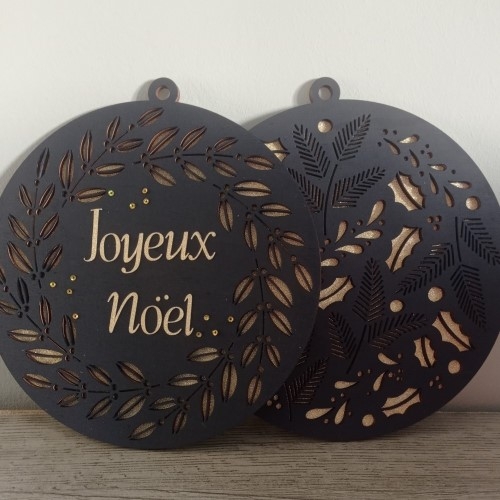 Décorez des médaillons Noël en bois