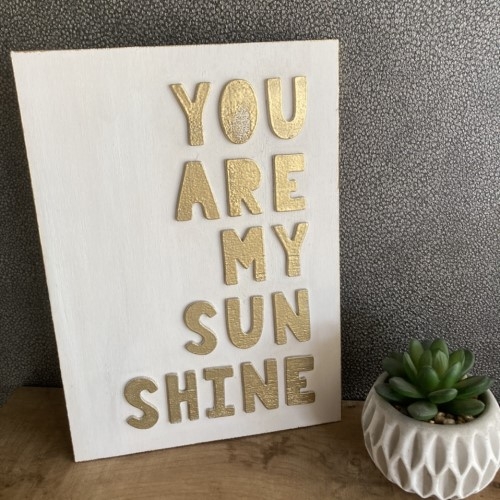 Peignez et embossez un cadre fantaisie en bois You are my sunshine