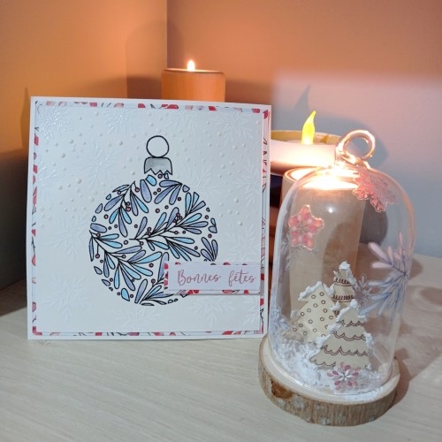Une carte de Noël basée sur le tampon transparent de la collection Christmas berries.