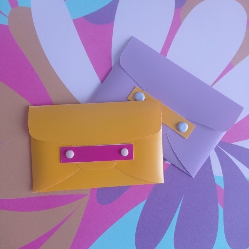 Réalisez un porte-carte en acétate pour offrir une carte cadeau!