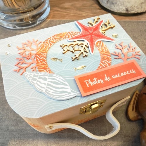 Décorez une valisette en bois pour vos petits souvenirs de vacances