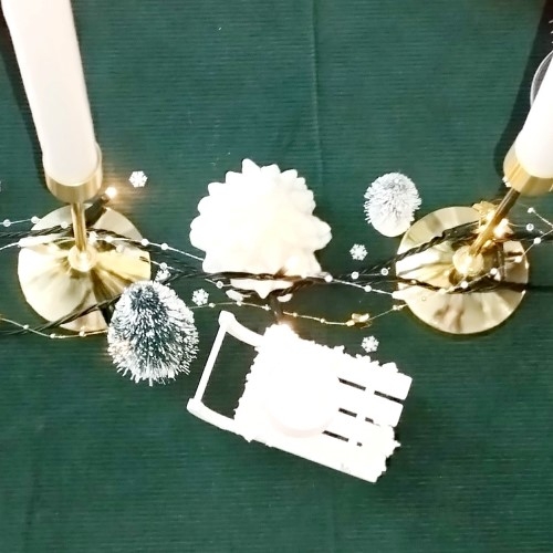 D&eacute;corez une mini-luge d&eacute;co en bois et donnez-lui un effet enneig&eacute; 3D