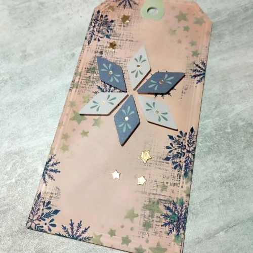 Un marque-page à l'aide du set dies tags de Sizzix