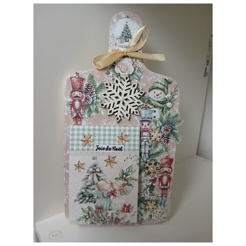 Une planche en bois &agrave; d&eacute;corer pour offrir