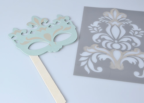 Tuto : Décorer un masque en bois