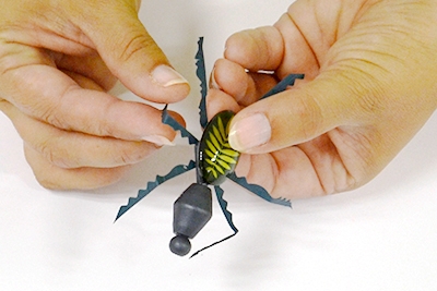 Fabriquer un insecte avec des perles et du papier
