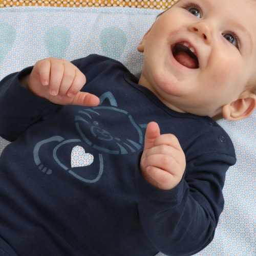 Polo pour bébé personnalisé avec un pochoir - Artemio