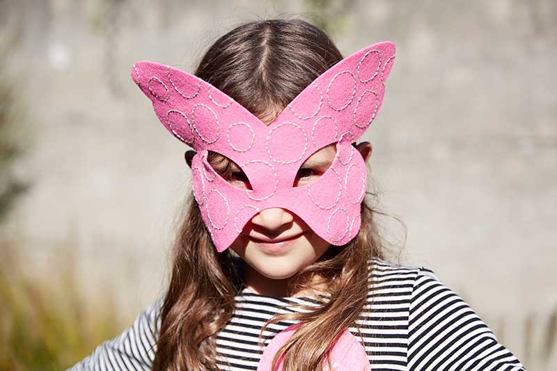 Masque de papillon rose en feutrine à personnaliser