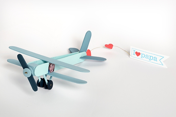 Avion en battons de bois 