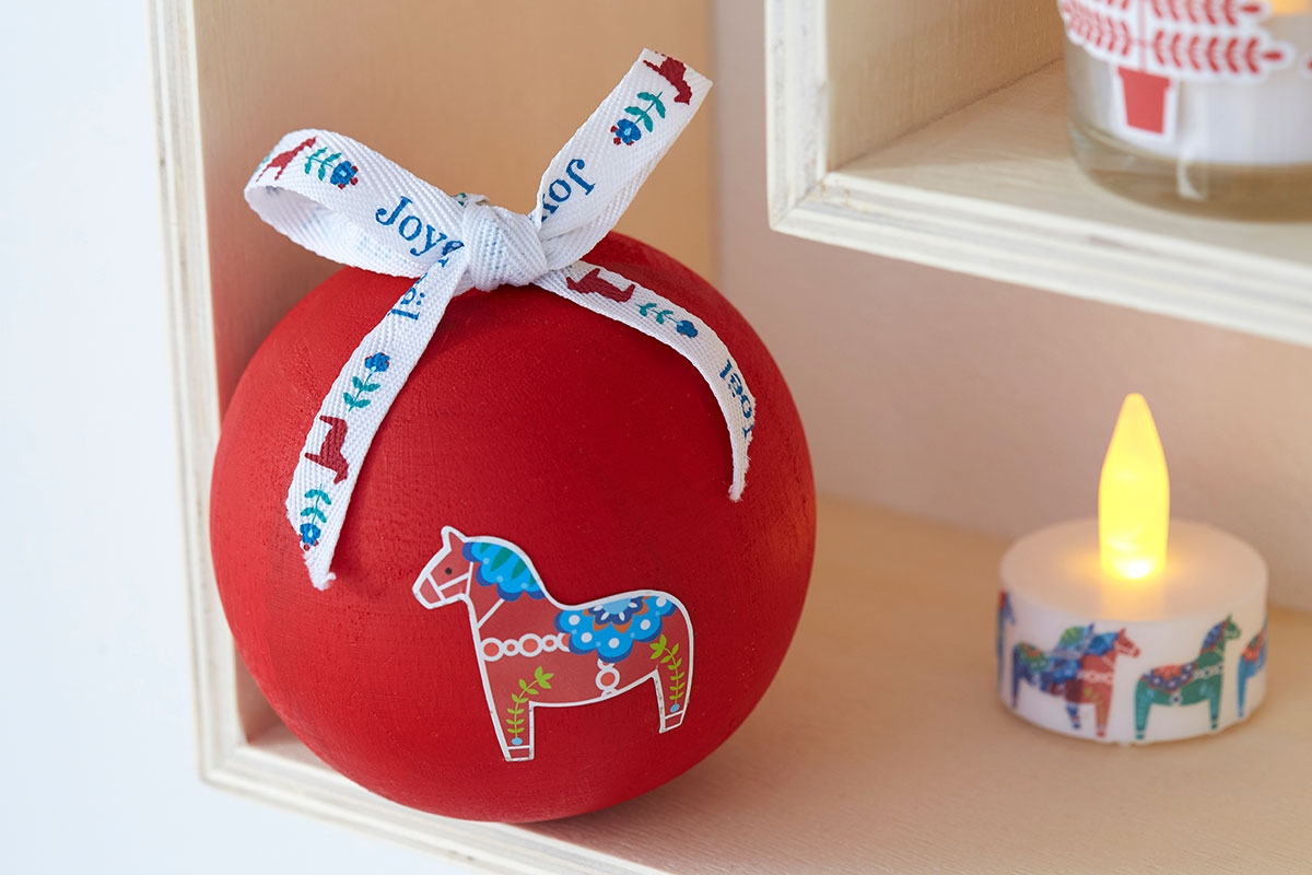 Décoration cheval Dala Noël Folk Artemio