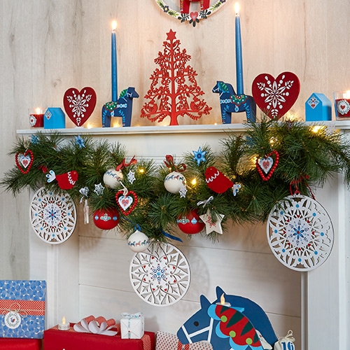 Guirlande de cheminée et boules de Noël Folk