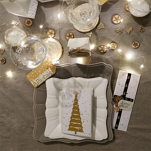 Table de Noël DIY noir, blanc, or et bois