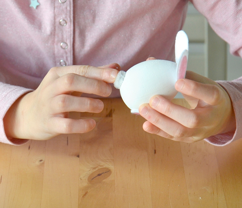 Tuto enfant : fabriquer un lapin avec un oeuf en bois
