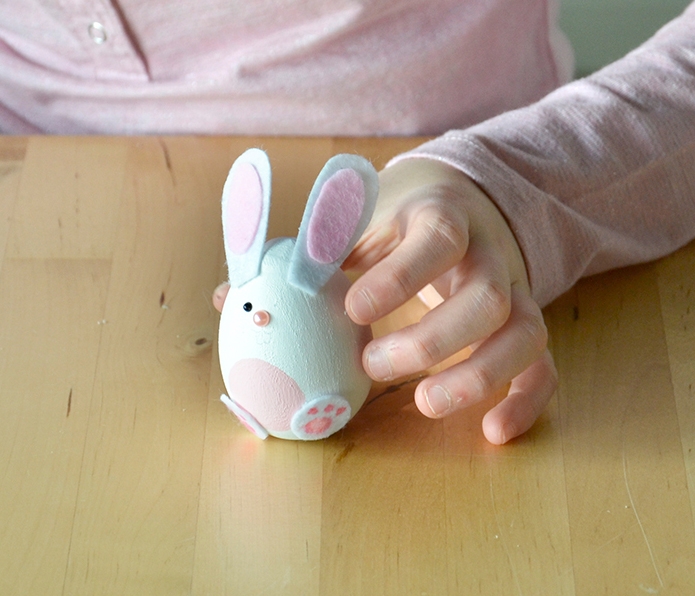 Tuto enfant : fabriquer un lapin avec un oeuf en bois
