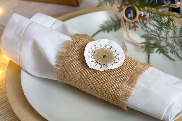 rond de serviette en toile de jute et papier kraft - Noël