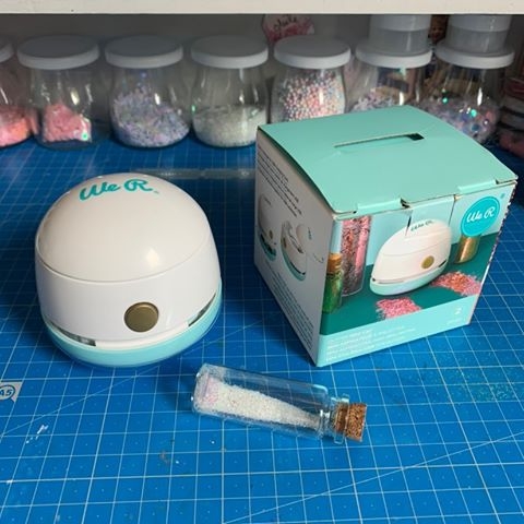 Découvrez le test de l'aspirateur de paillettes mini-vac de WRMK!