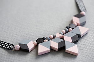 Collier géométrique - perles en bois